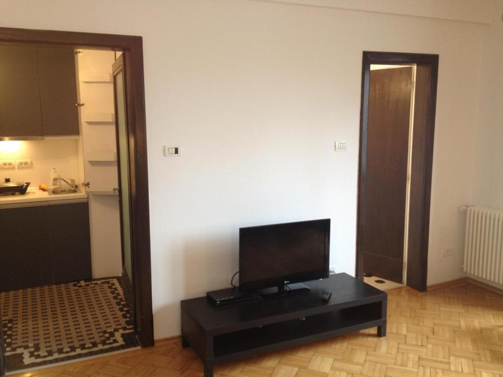 Central Studio Across From Intercontinental Bucharest Exterior photo